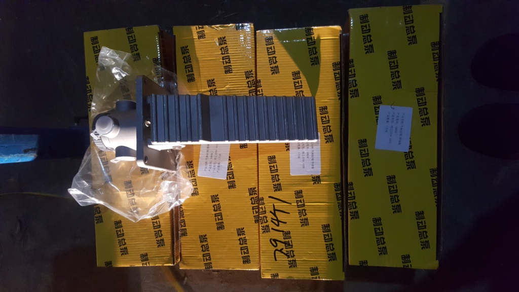 Педаль тормоза (в сборе с клапаном) ZL30G, ZL50G, LW321, LW300, LW541