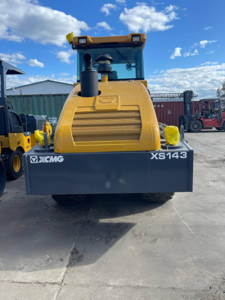 Каток XCMG XS143