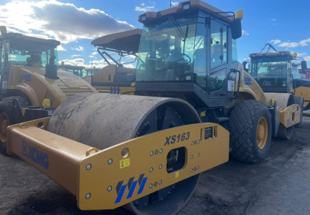 Каток XCMG XS163